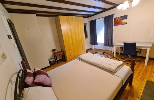 Lillestrom House | Luxurious queen bed in DT Serene Villa near Oslo | Lillestrøm K6