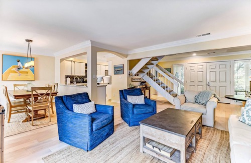 Fernandina Beach Villa | Luxurious Resort Villa with Lake Views, Short Stroll to Beach!