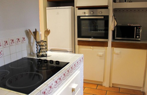 Bruere-Allichamps Cottage | Luxurious Retreat: Spacious Home & Annex, Gardens, WiFi, Near Noirlac Abbey