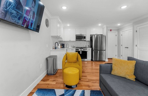 Harrison Apartment | Luxurious Retreat! Near SI Stadium & PATH-Easy NYC Access-Walk to Shops & Dining