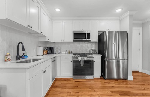 Harrison Apartment | Luxurious Retreat! Near SI Stadium & PATH-Easy NYC Access-Walk to Shops & Dining