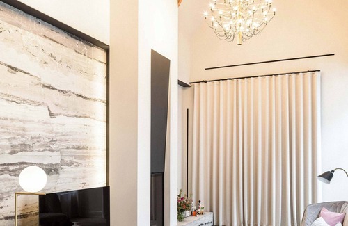 Wilde Zee Apartment | Luxurious royal duplex suite with atrium views