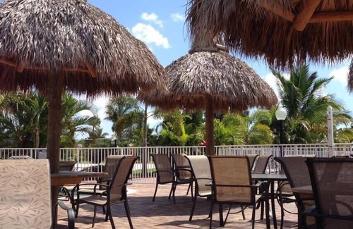 Margate Resort | Luxurious RV Resort located in Fort Lauderdale area withTiki Hut