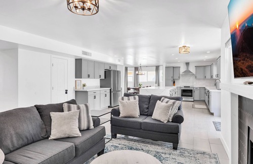 Kierland House | Luxurious Scottsdale Retreat for 2+ Families & Large Groups | Pool & Hot Tub