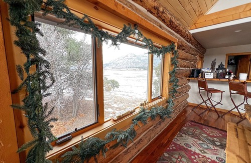 Mancos Cabin | Luxurious, secluded log cabin. Mountain views. Sauna, hot tub. 3 primary suites.