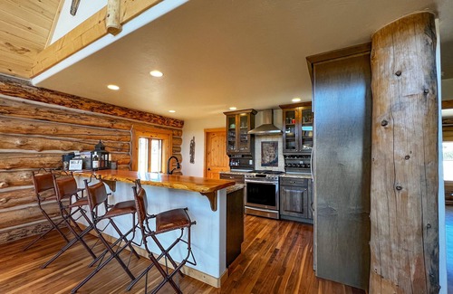 Mancos Cabin | Luxurious, secluded log cabin. Mountain views. Sauna, hot tub. 3 primary suites.