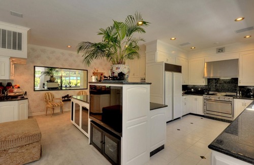 Saratoga Villa | Luxurious Secluded Master Suite in a Saratoga Villa.