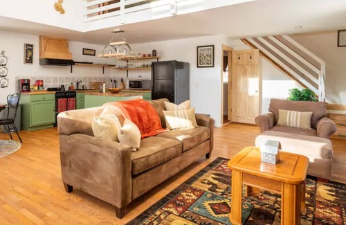 Catskill Cabin | Luxurious Serene Loft Cabin with Hot-Tub in the Heart of the Catskills