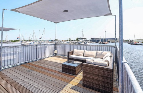 Leimuiden Boat Rental | Luxurious ship in Aalsmeer