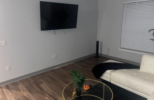 Coliseum Central Apartment | Luxurious & Spacious 1 Bedroom