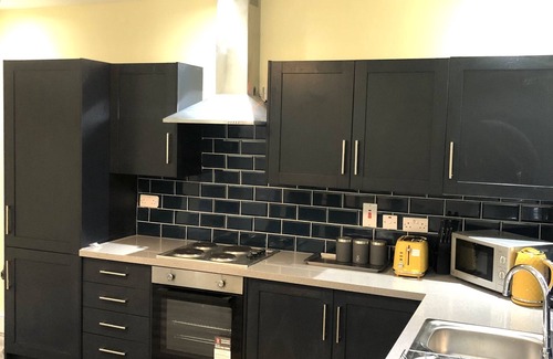 Harehills House | Luxurious, spacious, 4 bedroom house, free parking