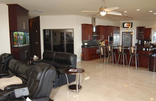 Mauston Condo | Luxurious Stay Spa Retreat - Private Hot+Cold Tubs, Steam Suite, Spa Services