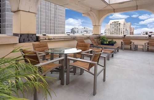 Union Square Condo | Luxurious Studio Condo in Prime SF Location!