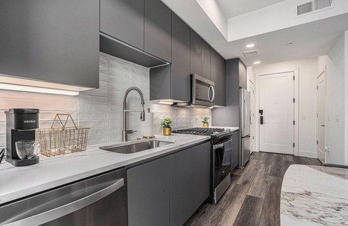 Buckhead Apartment | Luxurious Suite W/King Bed, Stellar Amenities & Free Onsite Parking!