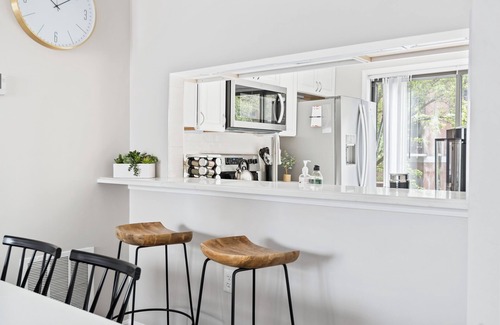 Ballston House | Luxurious Townhome ★ Heart of Arlington ★ Family-Friendly