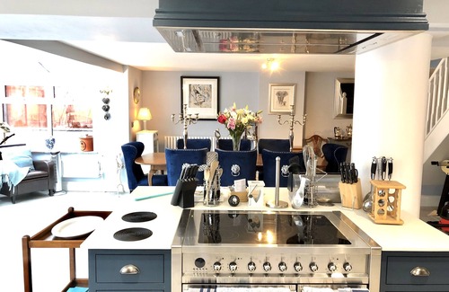 Whitecroft House | Luxurious & Unique Riverside Period - Amazing Views - Sleeps 8 - Dog Friendly