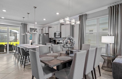 Four Corners House | Luxurious Vacation Home w/Private Pool, BBQ, Arcade Game Room, Netflix & Wifi.