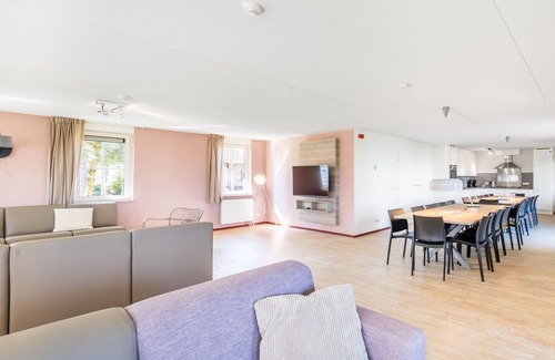 Municipality of Weert Villa | Luxurious villa with 5 bathroom, with a bath, near a reserve