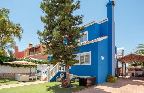 Valverde Alto Villa | Luxurious Villa with communal Pool near the sea