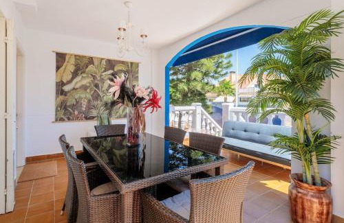 Valverde Alto Villa | Luxurious Villa with communal Pool near the sea