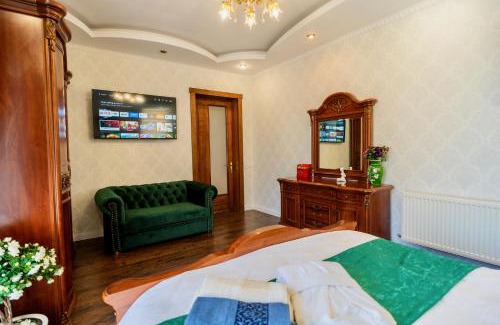 Sector 1 Apartment | Luxurious Villa with Lush Garden and Huge Terrace near Herastrau Park