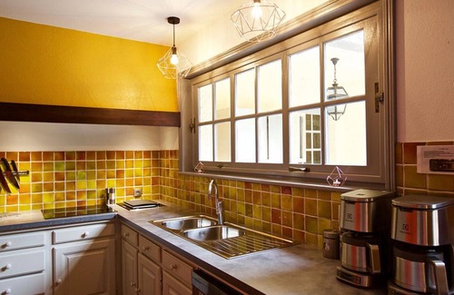 Estaires Cottage | Luxurious Villa with Spa, Large Garden, Near Lille - Sleeps 14