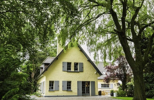 Estaires Cottage | Luxurious Villa with Spa, Large Garden, Near Lille - Sleeps 14