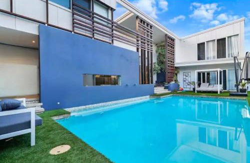 Pelican Waters House | Luxurious Waterfront 5Brm Canal Home Caloundra