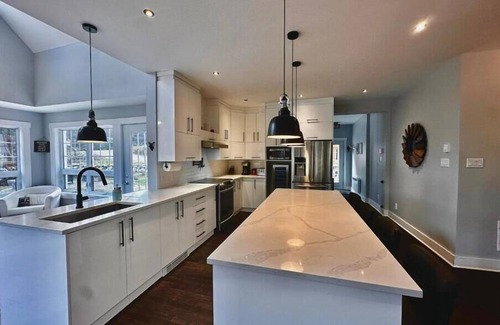 Namur House | Luxurious Waterfront 6 BDRM Chalet w/Billiards, Game Room & Unforgettable Views