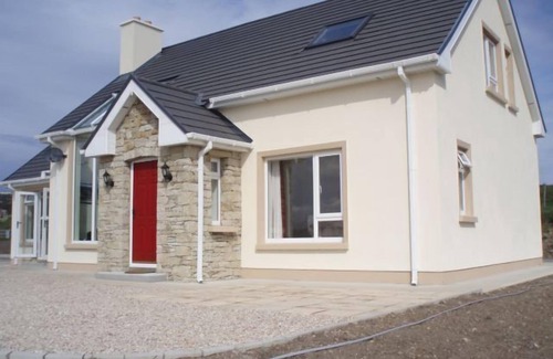 Downings Cottage | Luxurious Waterfront Holiday Homes with Private Pebble Beach & Free WiFi.