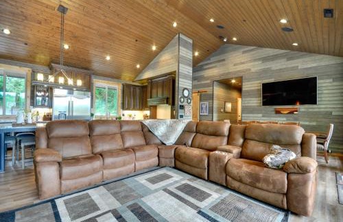 Ridgefield House | Luxurious Waterfront Retreat with Private Pond!