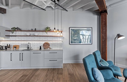 Teneriffe Apartment | Luxurious Woolstore Living! ~Teneriffe