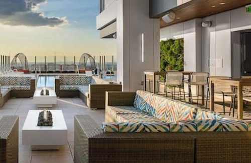 Downtown Atlanta Condo | Luxurious Wyndham Atlanta 2 Bedroom Condo with Kitchen