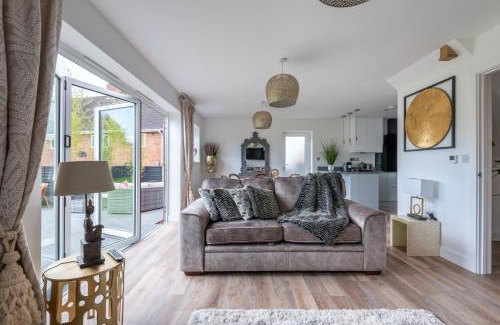 Alfrick House | Luxuriously appointed 3 bedroom cottage off road parking for 3 vehicles dogs welcome by prior arrangement only 3 church cottages Alfrick close to Malvern and Worcester and Shelsley Walsh in a lovely village close to M5 Dogs welcome
