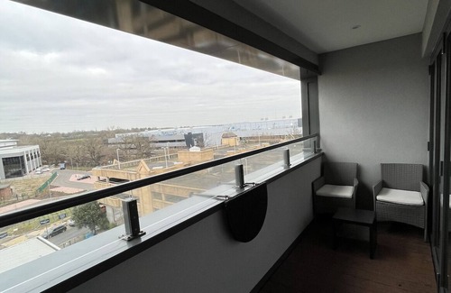 Borehamwood Apartment | Luxury 1 Bedroom Apartment with Netflix & Parking