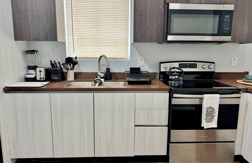McAllen Apartment | Luxury 1-bedroom apartment in McAllen near major Hospitals , WiFi, AC