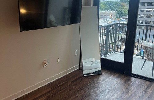 South Tuxedo Park Condo | Luxury 1-bedroom condo with skyline city view with patio and balcony access