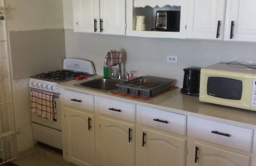 Welches Villa | Luxury 1 Bedroom Vacation Villa 4 minutes to beach Southcoast Maxwel Beach Area