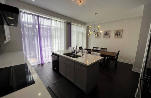 Vaughan House | LUXURY 10' Ceiling Townhome With Large Open Patio