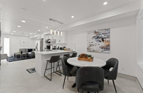 Leamington House | Luxury 171-7 Condos with Magnificent Lakeviews