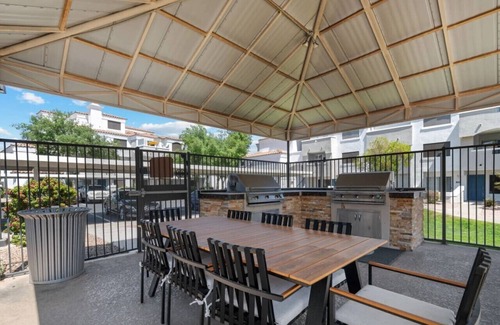 Tempe Apartment | Luxury 1B1B Tempe Free Parking and Pool Access