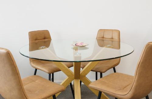 Belconnen Apartment | Luxury 1BR Apt with Lake Views in Belconnen - Hosted by Canstay