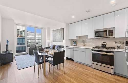 White Plains Apartment | Luxury 1BR | Gym & Pool | Downtown White Plains