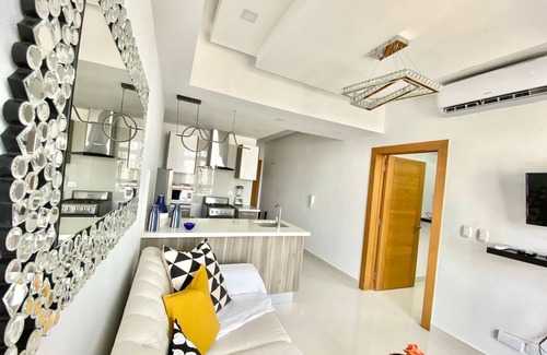 Downtown Santo Domingo Condo | luxury 1br , Pool, Gym, Close Agora Mall