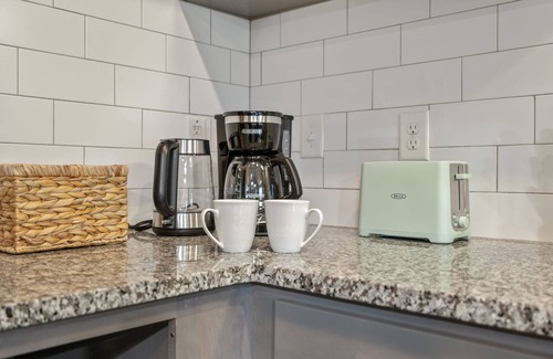 Reynoldstown Apartment | Luxury 1BR w/Terrace & Parking by Beltline