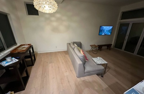 Sunset Park House | Luxury 2+2 townhome in beautiful Santa Monica with small office space and yard.
