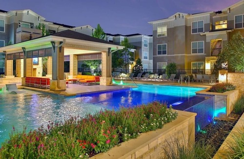 Spring Apartment | Luxury 2 bed 1 bath |fitness center| pool| amazing amenities| gated community