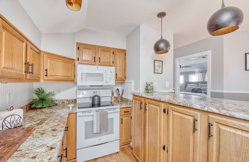 Reamstown Apartment | Luxury 2 bedroom 2 full bath w/den/additional sleeping room.