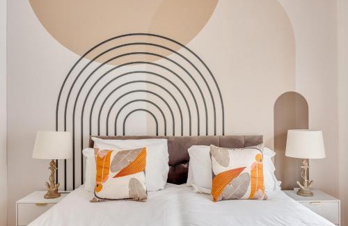 Milton Keynes Apartment | Luxury 2 Bedroom 2 Bathroom Apartment - City Centre - Free Parking, Balcony and Smart TVs with Sky TV and Netflix by Yoko Property