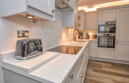 Warkworth Apartment | Luxury 2 bedroom apartment in the heart of Warkworth with private garden